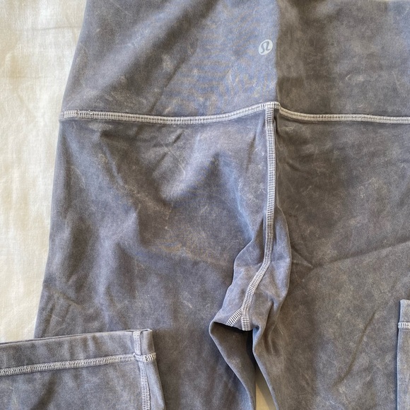 lululemon Hi-rise Wunder Under Crop - Luna Wash - Size 6 - Picture 4 of 4